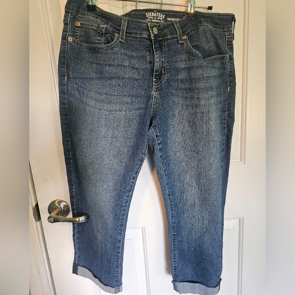 Signature by Levi Strauss Denim - Levi's Classic Blue Women's Modern Capri Jeans Sz 16